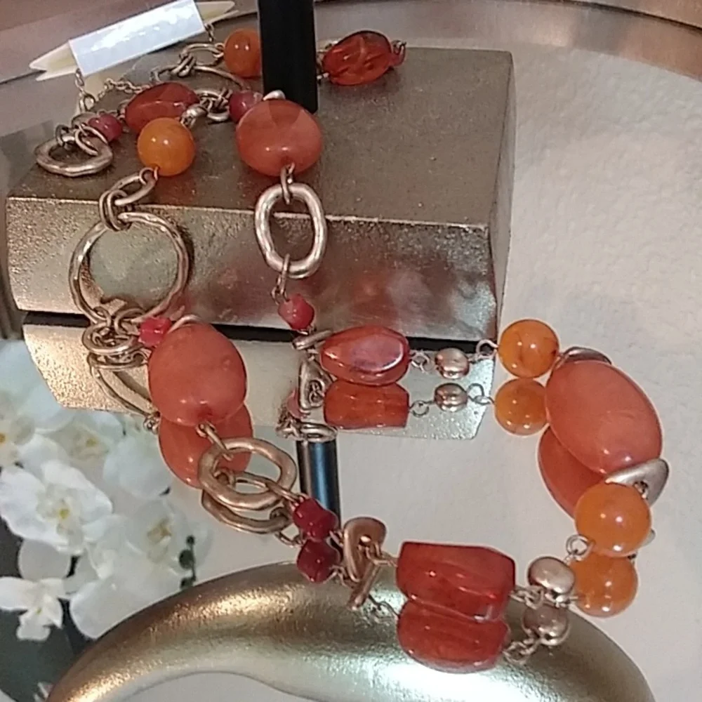 NWT Gold Tone Embellished Stament Beaded  Necklace